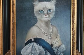 Bild mit Katze als Frau mit Schmuck 