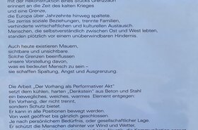 Kunstinstallation "Der Vorhang als Performativer Akt"