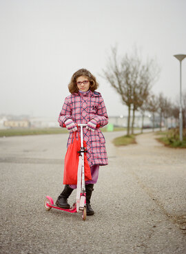 Mädchen am Roller