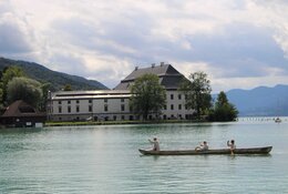 9 Meter lange Einbäume sind in Seewalchen zu benutzen